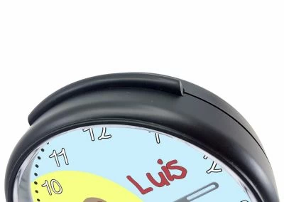 CreaDesign Kinder Funkwecker Personalisiert Mit Namen Flugzeug Atom-/Funkuhr, 12-Stunden-Anzeigeformat, Schlummerfunktion, Nachtlicht, Geräuschlos/Ohne Ticken 6 CreaDesign Kinder Funkwecker Personalisiert Mit Namen Flugzeug Atom-/Funkuhr, 12-Stunden-Anzeigeformat, Schlummerfunktion, Nachtlicht, Geräuschlos/Ohne Ticken - Image 4