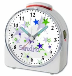 CreaDesign Kinder Funkwecker Weiß Personalisiert Mit Namen Sterne Blau Grün 12-Stunden-Anzeigeformat, Geräuschlos/Ohne Ticken, Nachtlicht -Audio Rabatte 28901734 03