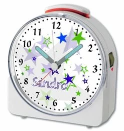 CreaDesign Kinder Funkwecker Weiß Personalisiert Mit Namen Sterne Blau Grün 12-Stunden-Anzeigeformat, Geräuschlos/Ohne Ticken, Nachtlicht -Audio Rabatte 28901734 04