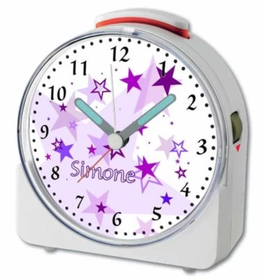 CreaDesign Kinder Funkwecker Weiß Personalisiert Mit Namen Sterne Lila 12-Stunden-Anzeigeformat, Geräuschlos/Ohne Ticken, Nachtlicht 6 CreaDesign Kinder Funkwecker Weiß Personalisiert Mit Namen Sterne Lila 12-Stunden-Anzeigeformat, Geräuschlos/Ohne Ticken, Nachtlicht - Image 4